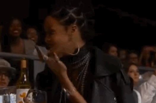 rihanna-laughing-at-ariana-grande